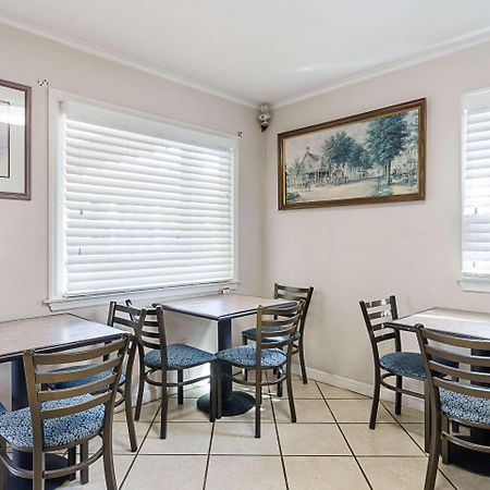 Econo Lodge Sturbridge Route 20 Екстериор снимка