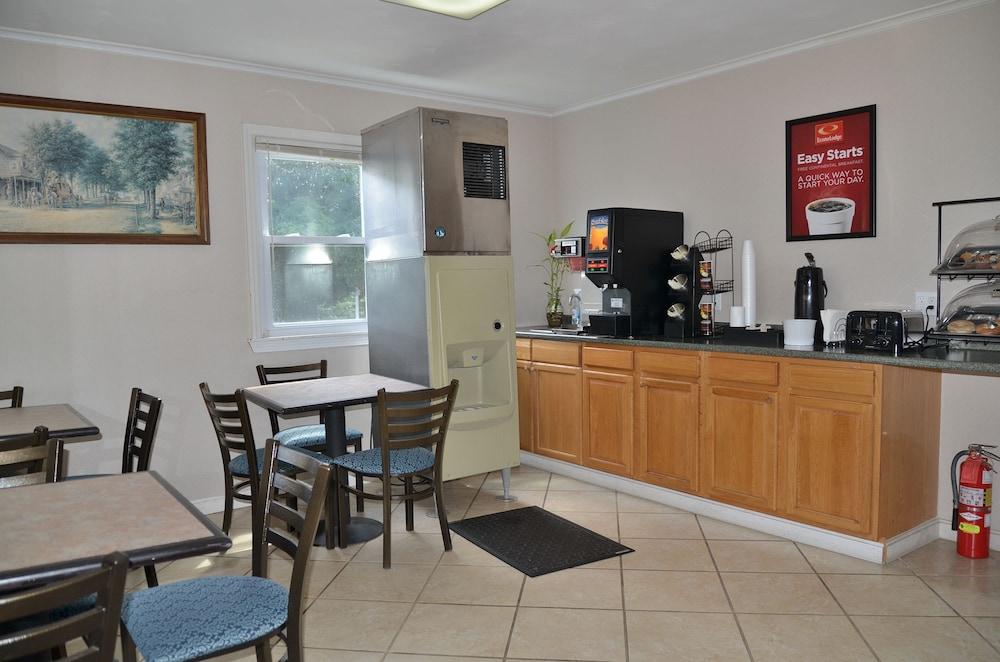 Econo Lodge Sturbridge Route 20 Екстериор снимка