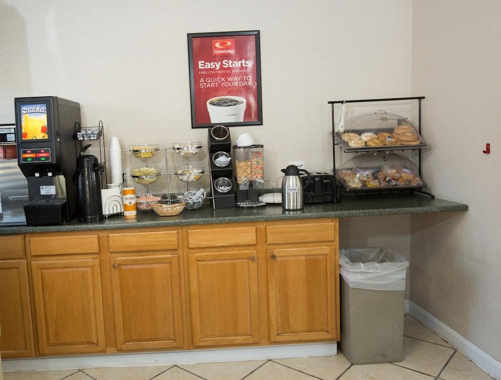 Econo Lodge Sturbridge Route 20 Екстериор снимка