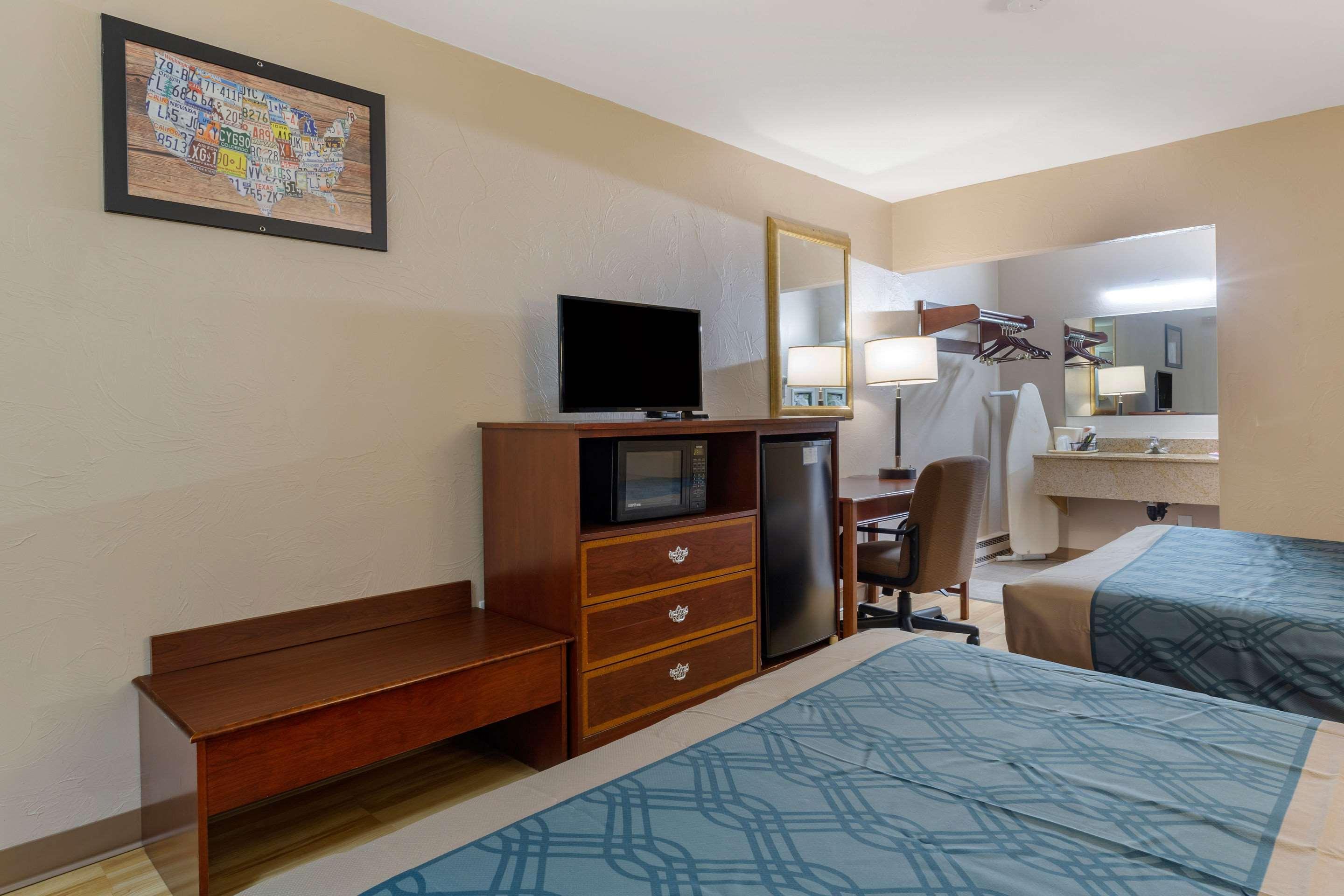 Econo Lodge Sturbridge Route 20 Екстериор снимка