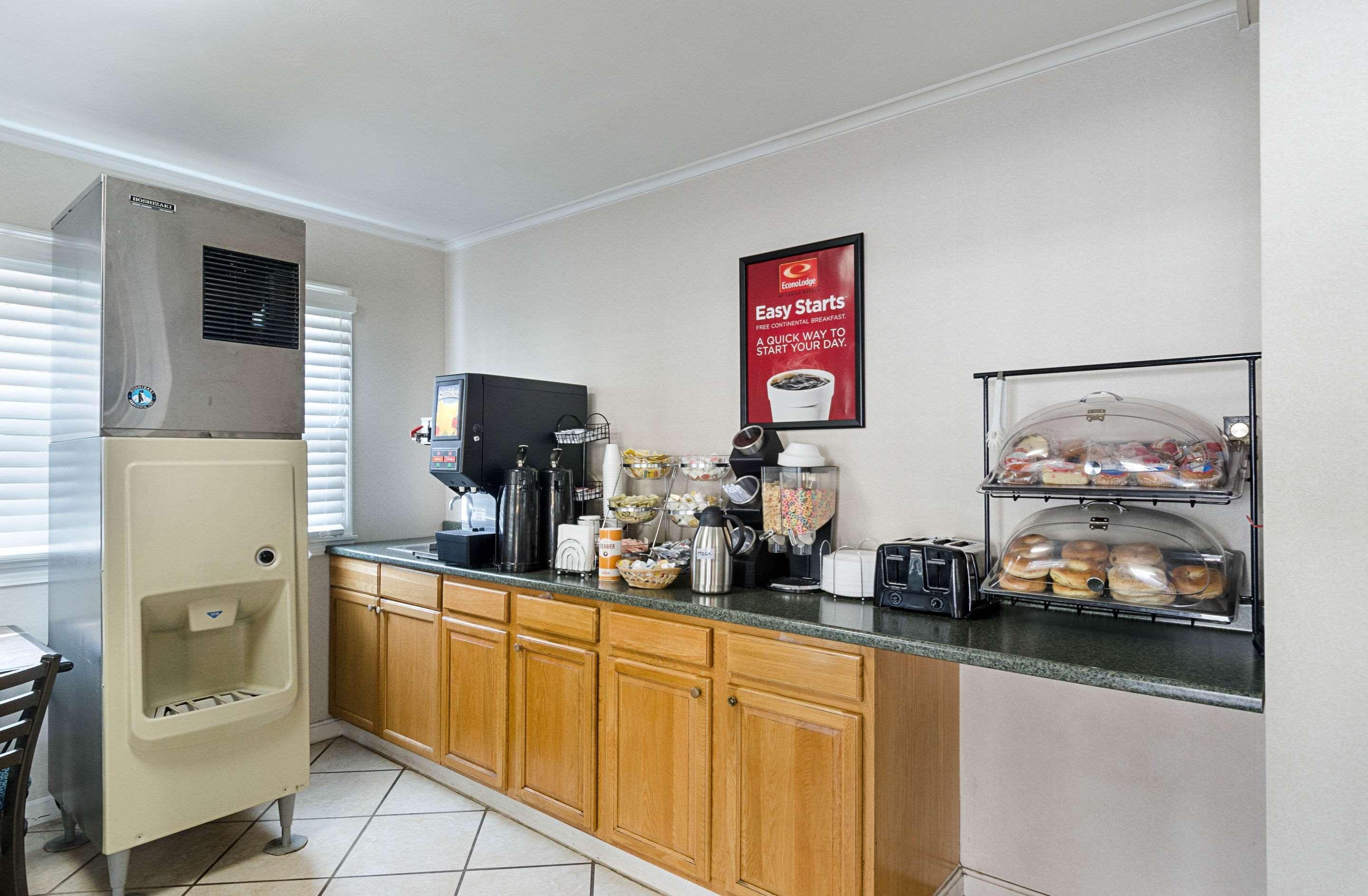 Econo Lodge Sturbridge Route 20 Екстериор снимка