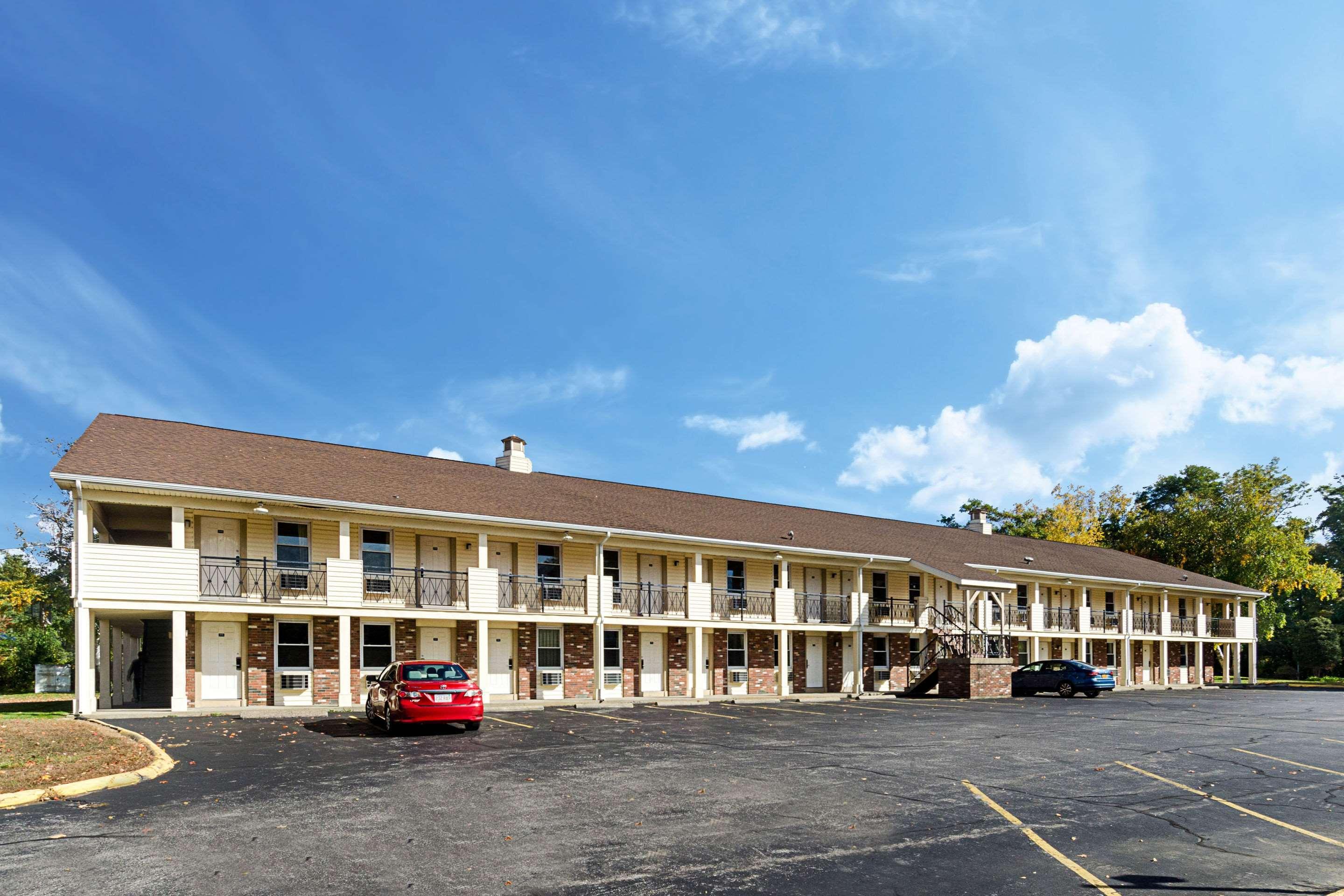 Econo Lodge Sturbridge Route 20 Екстериор снимка