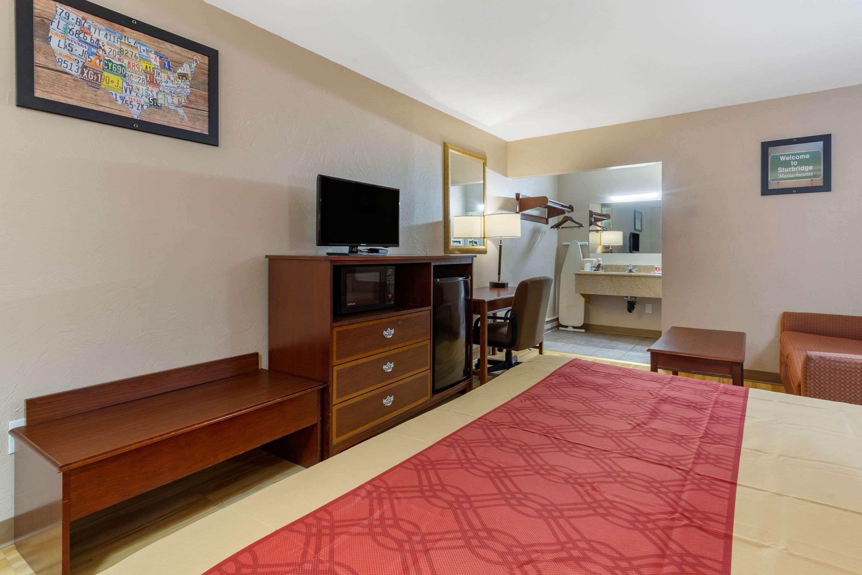 Econo Lodge Sturbridge Route 20 Екстериор снимка