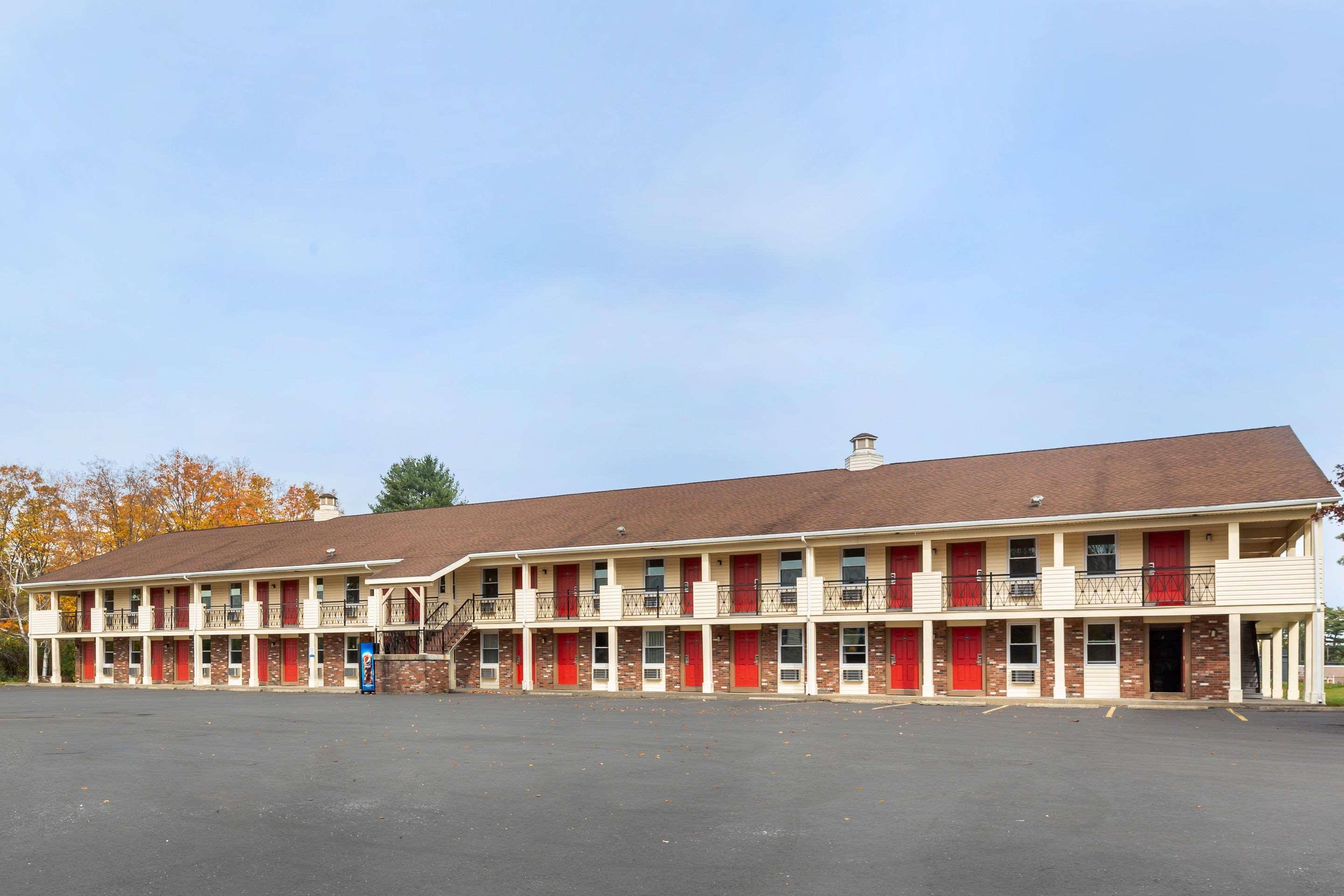 Econo Lodge Sturbridge Route 20 Екстериор снимка