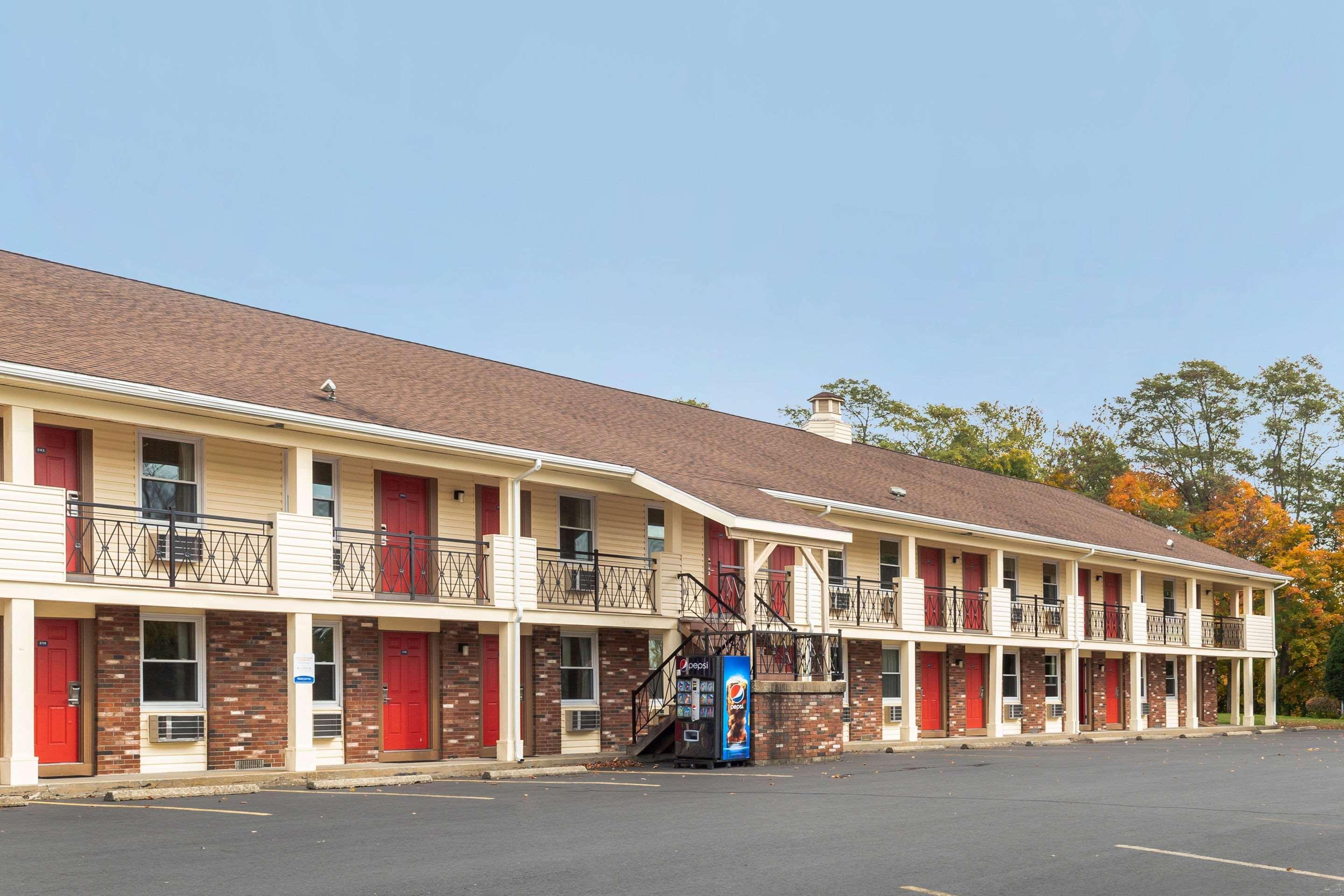 Econo Lodge Sturbridge Route 20 Екстериор снимка